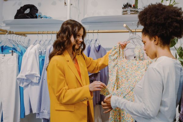 Enhancing shopper interaction: unleashing augmented reality's potential for britain's retail scene
